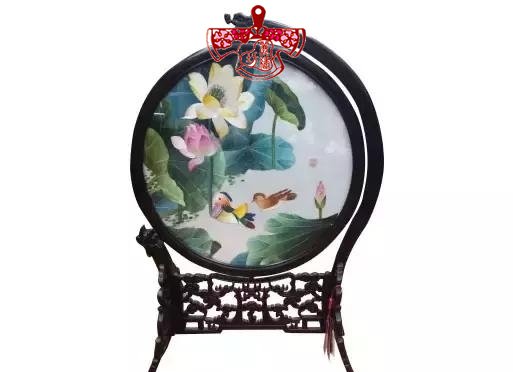 鴛鴦荷花：寓意雙宿雙棲、和和美美，作為祝福又有天成佳偶、白頭偕老的意思。