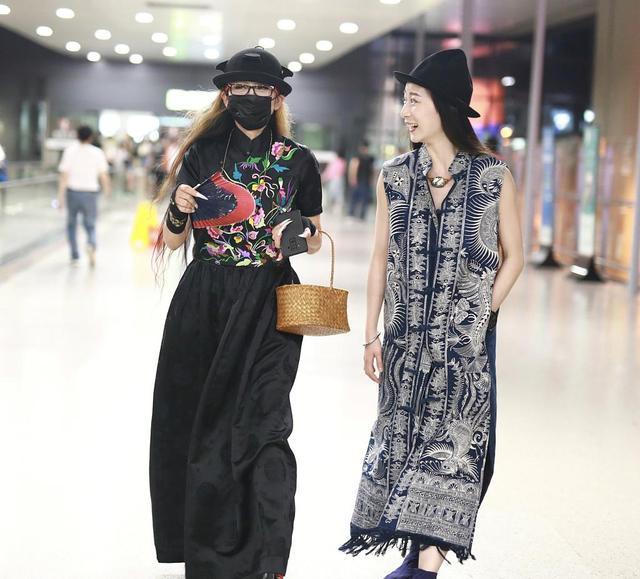 楊麗萍一件民族風(fēng)湘繡長裙超凡脫俗