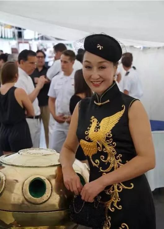 優(yōu)雅真絲手繡旗袍盡顯精致女人味兒！
